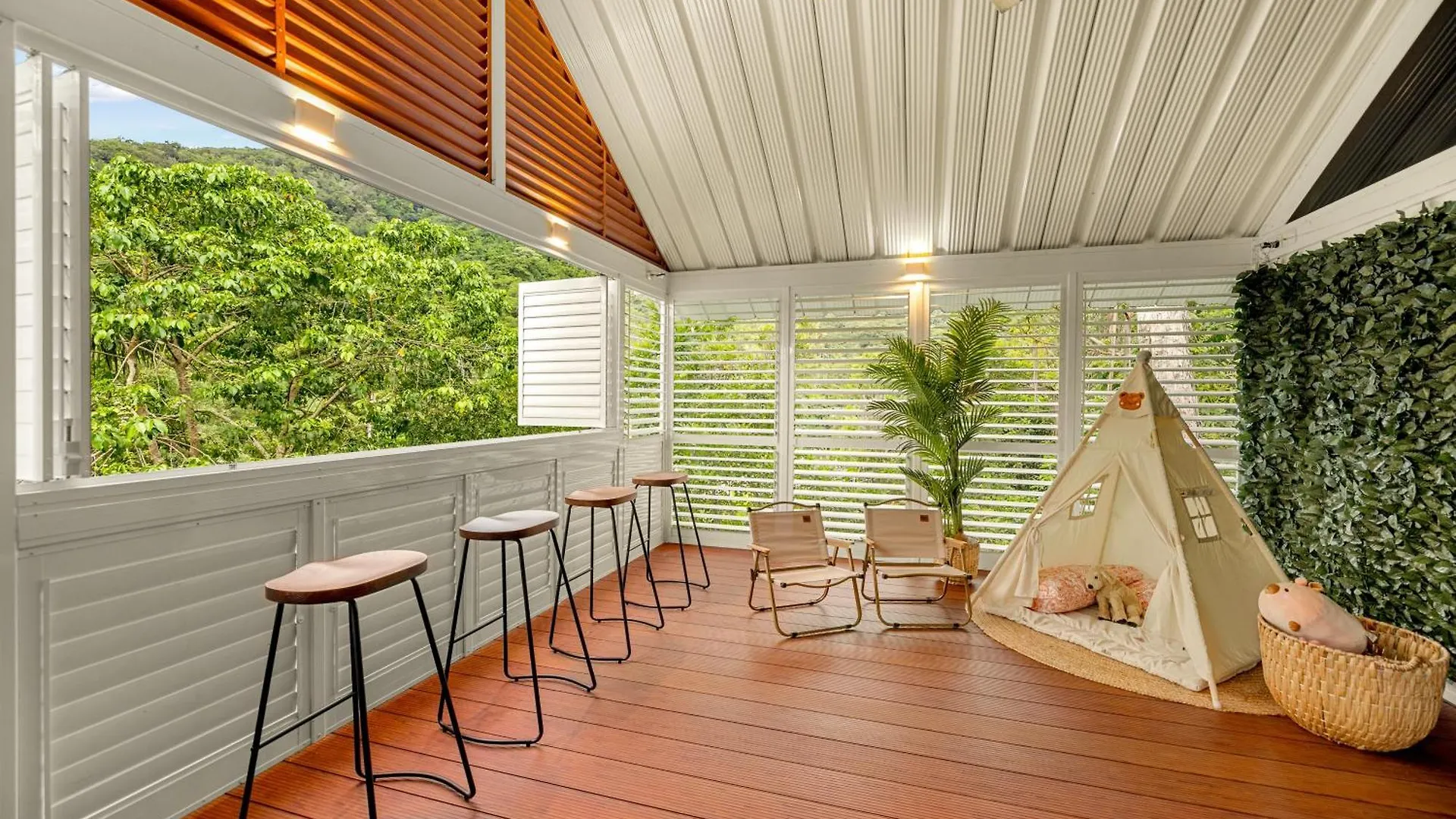 Seednest A-Frame Treehouse Forest View&Game Room Bayview Heights Australia